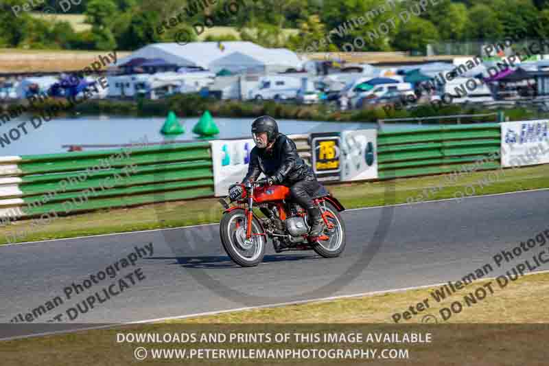 Vintage motorcycle club;eventdigitalimages;mallory park;mallory park trackday photographs;no limits trackdays;peter wileman photography;trackday digital images;trackday photos;vmcc festival 1000 bikes photographs